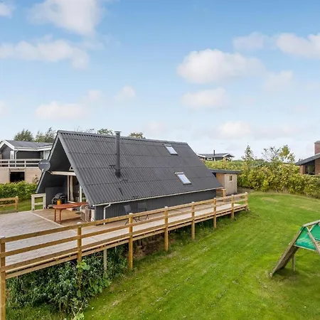 Amazing In With House A Panoramic View Holiday home Roslev